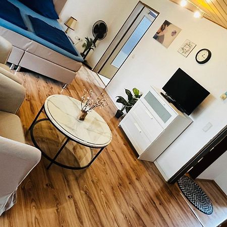 Private Studio Apartment With Balcony In Dortmund-Brackel Экстерьер фото